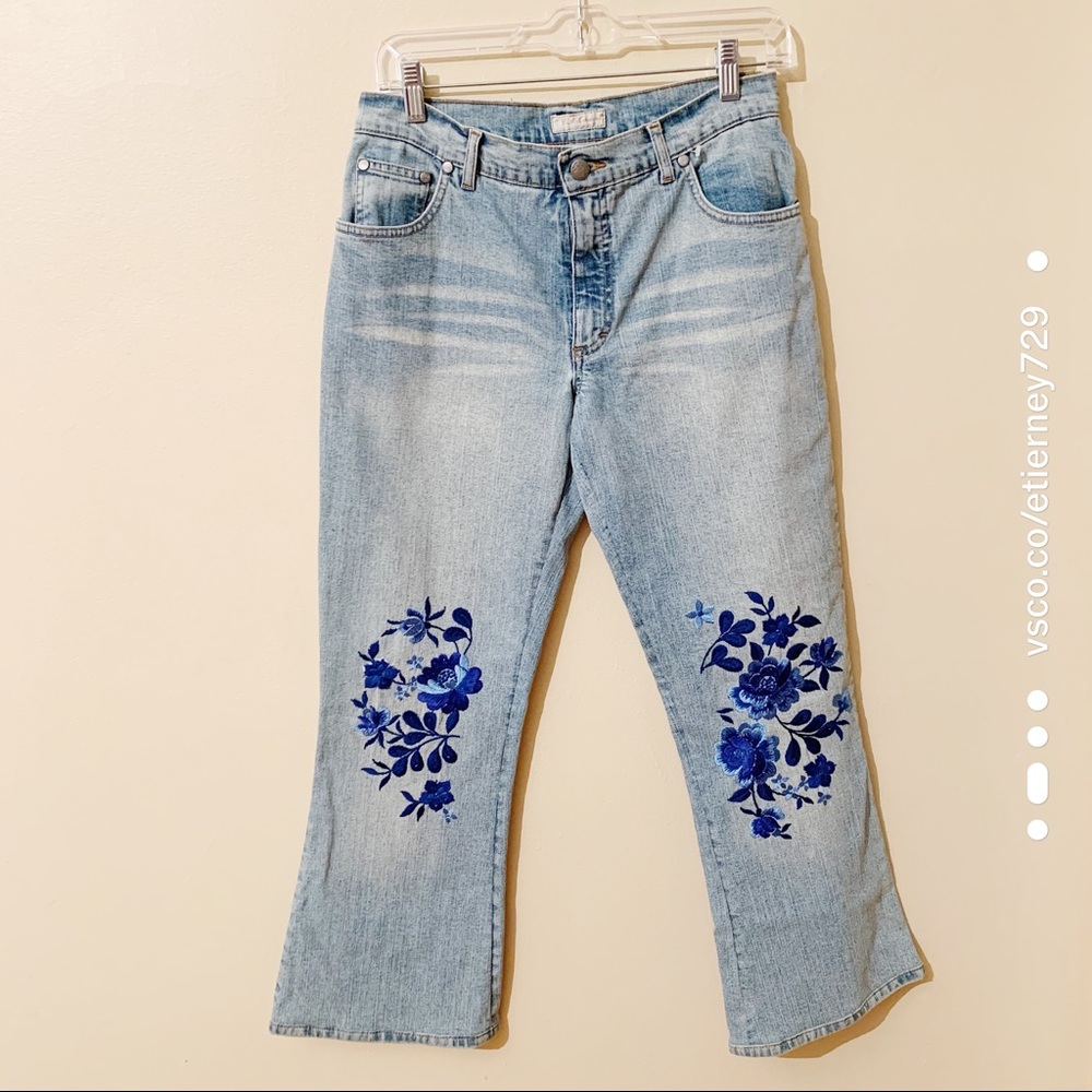 Blumarine • Embroidered Cropped Light wash jeans
